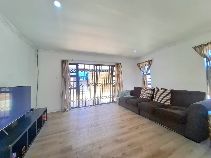 6 Bedroom Property for Sale in Gonubie Eastern Cape